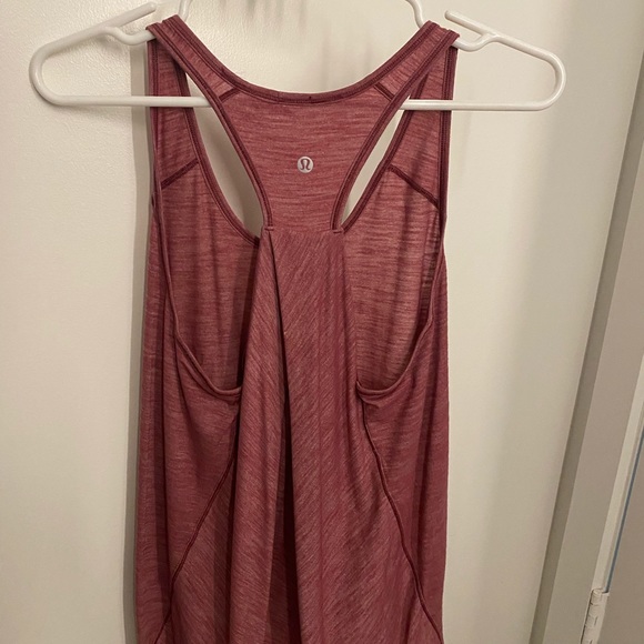 Lululemon tank top, super comfy & flowy. worn couple times - Picture 1 of 2